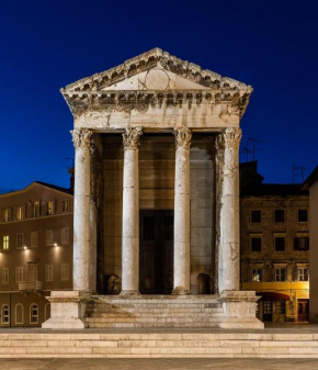 Гостиница Central Augustus App  Пула
